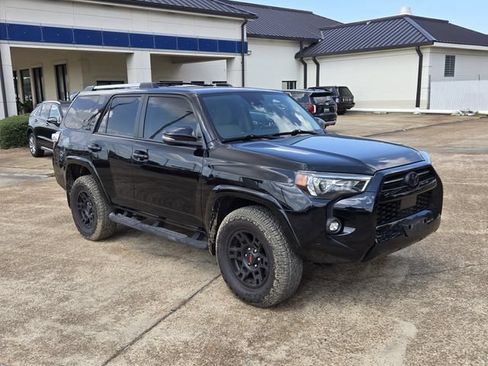 Used 2022 Toyota 4Runner SR5 Premium w/ Moonroof Package AWD/4WD image 2