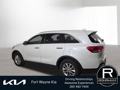 Used 2017 Kia Sorento AWD w/ LX Convenience Package image 11