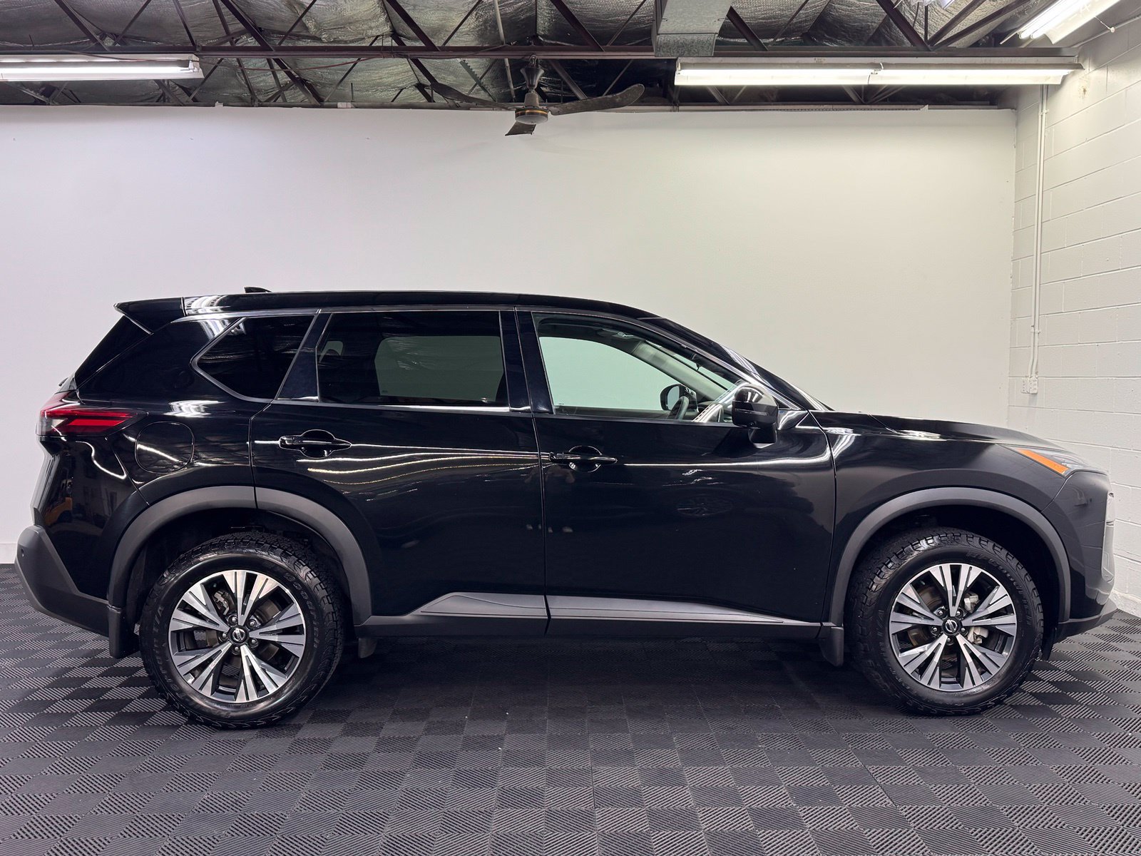 Used 2021 Nissan Rogue SV AWD/4WD image 4
