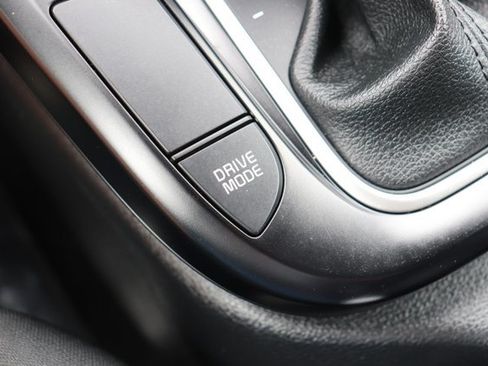 Used 2025 Kia Soul LX w/ LX Technology Package FWD image 17