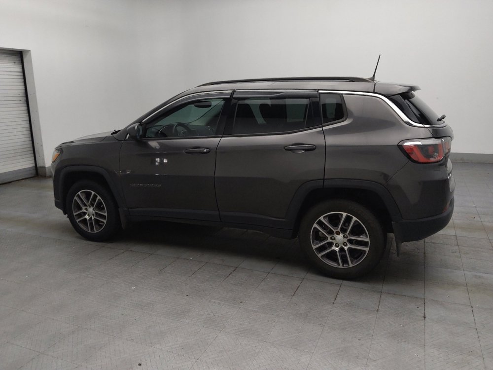 Used 2018 Jeep Compass Latitude w/ Popular Equipment Group AWD/4WD image 3
