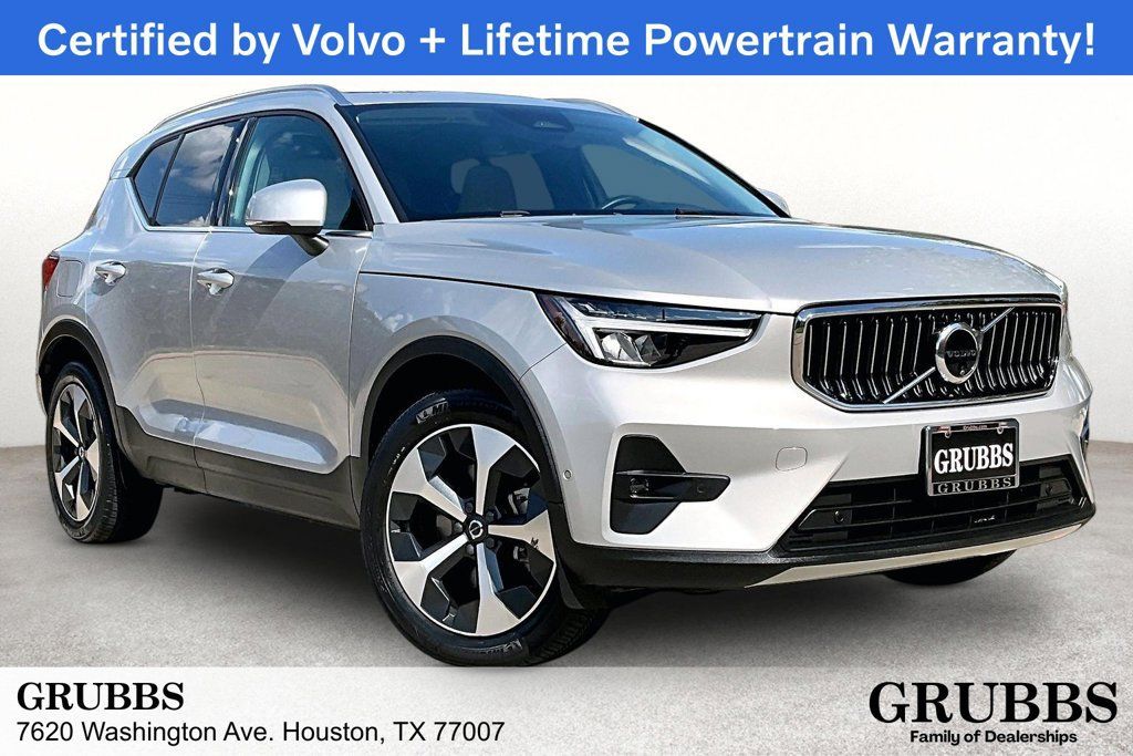 Used 2024 Volvo XC40 B5 Plus AWD/4WD image 1