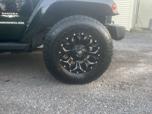 Used 2008 Jeep Wrangler Sahara w/ Dual Top Group AWD/4WD image 2