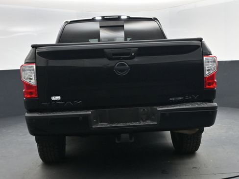 Used 2018 Nissan Titan SV w/ SV Convenience Package image 21