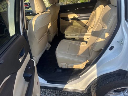 Used 2015 Toyota Highlander Limited image 10