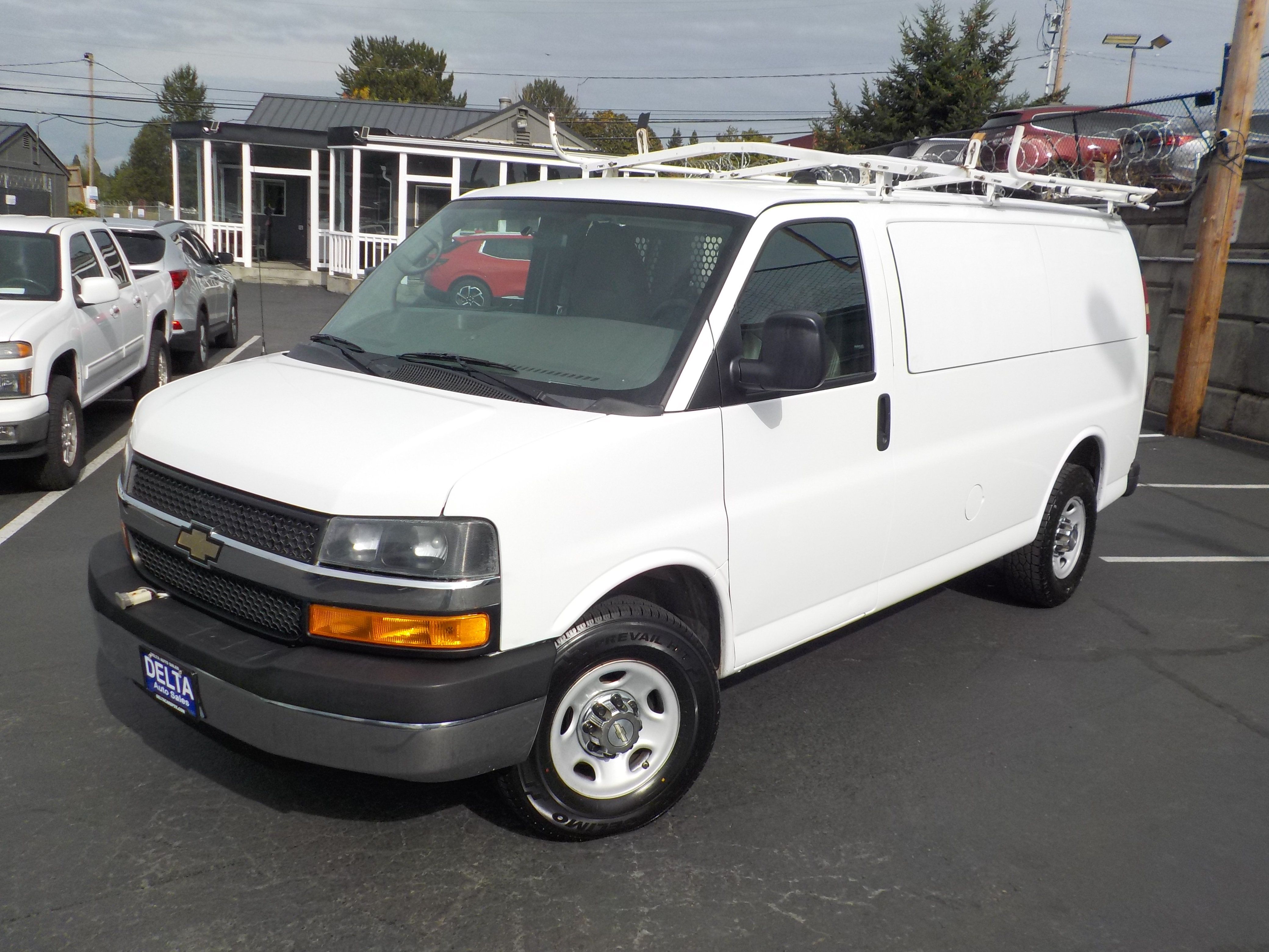 Used 2014 Chevrolet Express 2500 w/ Express Access Plus Package RWD image 4