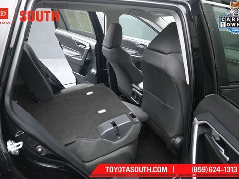 Used 2025 Toyota RAV4 XLE AWD/4WD image 28