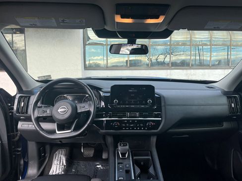 Used 2025 Nissan Pathfinder SV image 31