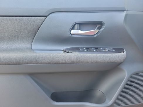 Certified 2025 Nissan Kicks SV FWD image 17