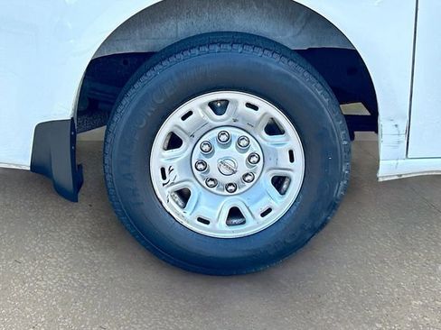 Used 2018 Nissan NV 2500 SV RWD image 24
