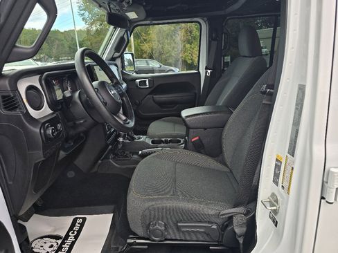 Used 2024 Jeep Gladiator Sport image 11