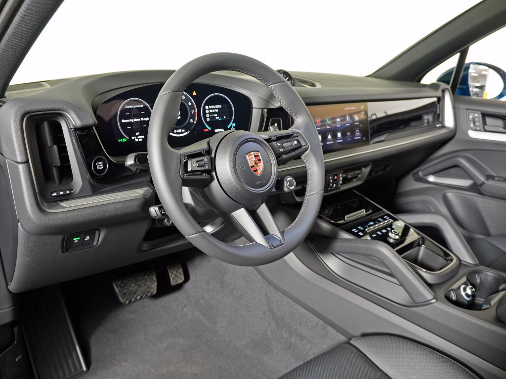 Certified 2026 Porsche Cayenne AWD/4WD image 4