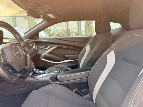 Used 2021 Chevrolet Camaro LT w/ Technology Package image 8