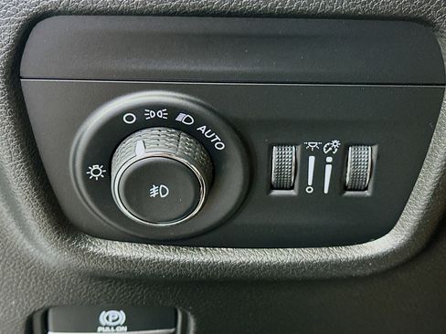 Used 2023 Jeep Grand Cherokee L Limited w/ Trailer Tow Group (B) AWD/4WD image 17