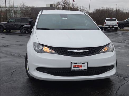 New 2026 Chrysler Voyager LX image 4