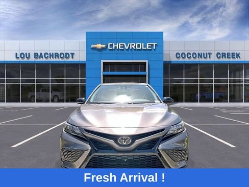 Used 2021 Toyota Camry SE FWD image 3