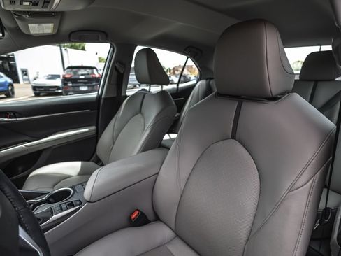 Used 2022 Toyota Camry XLE FWD image 19