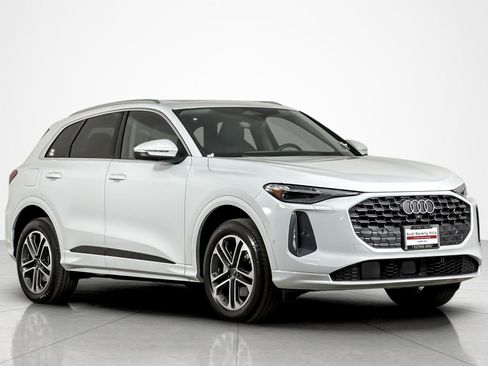 Used 2025 Audi Q5 Premium Plus w/ Premium Plus AWD/4WD image 7