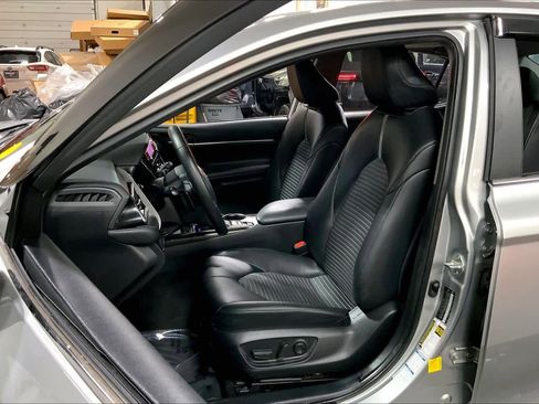 Used 2023 Toyota Camry SE image 8