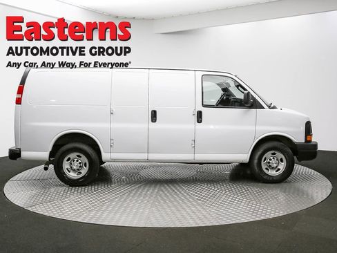 Used 2017 Chevrolet Express 2500 image 4
