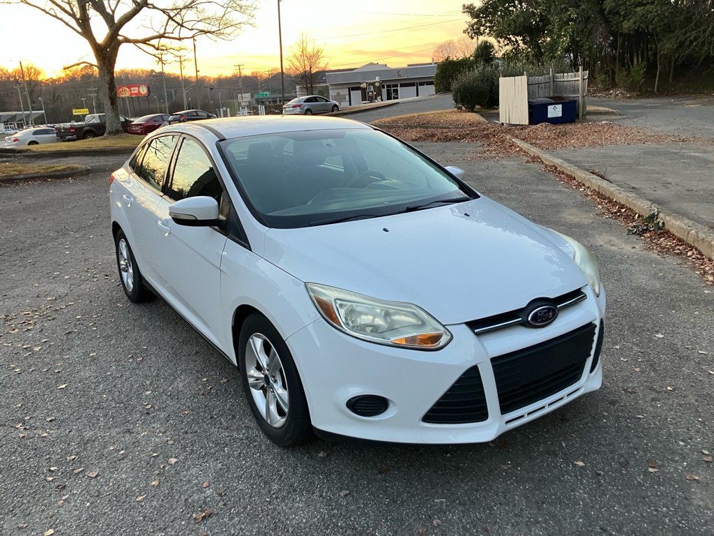Used 2014 Ford Focus SE FWD image 2