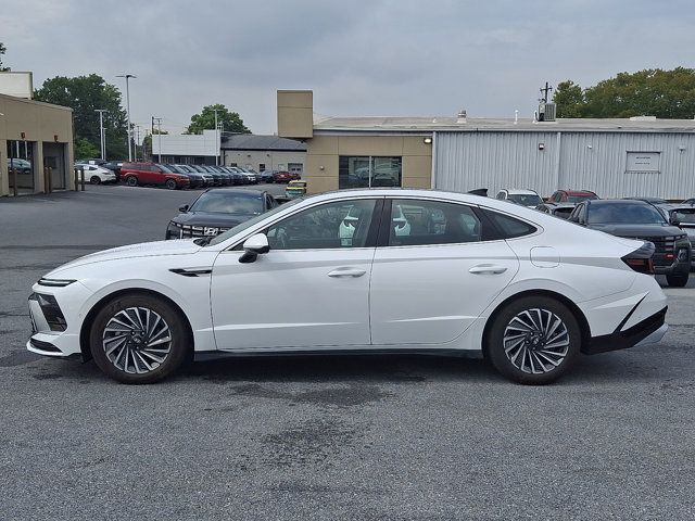 Certified 2025 Hyundai Sonata Limited FWD image 2