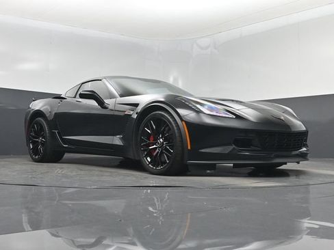 Used 2015 Chevrolet Corvette Z06 w/ 3LZ Preferred Equipment Group RWD image 32
