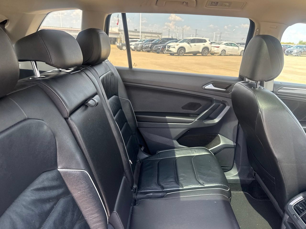Used 2018 Volkswagen Tiguan SEL Premium FWD image 34