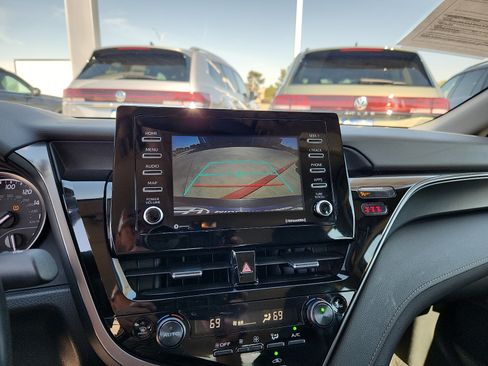 Used 2023 Toyota Camry SE FWD image 18