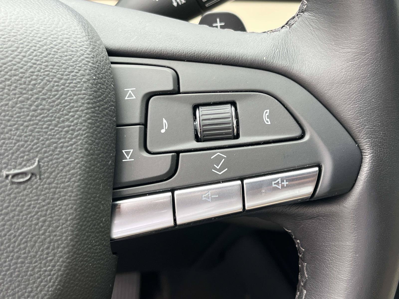 Used 2024 Cadillac XT4 Luxury w/ Trailering Package FWD image 21
