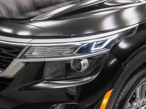 Used 2021 Kia Seltos S image 11