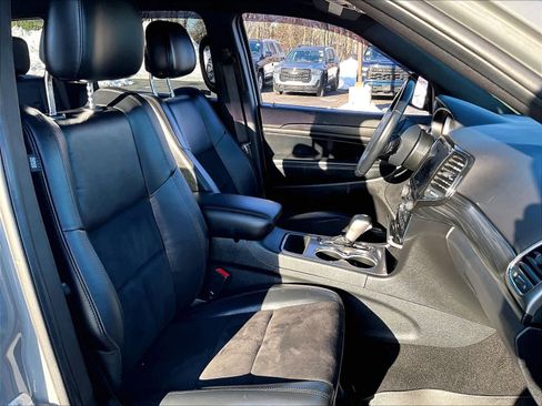 Used 2021 Jeep Grand Cherokee Laredo X image 11