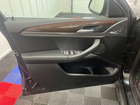 Used 2025 BMW X4 xDrive30i AWD/4WD image 19