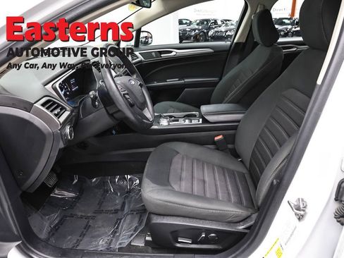 Used 2020 Ford Fusion SE FWD image 13