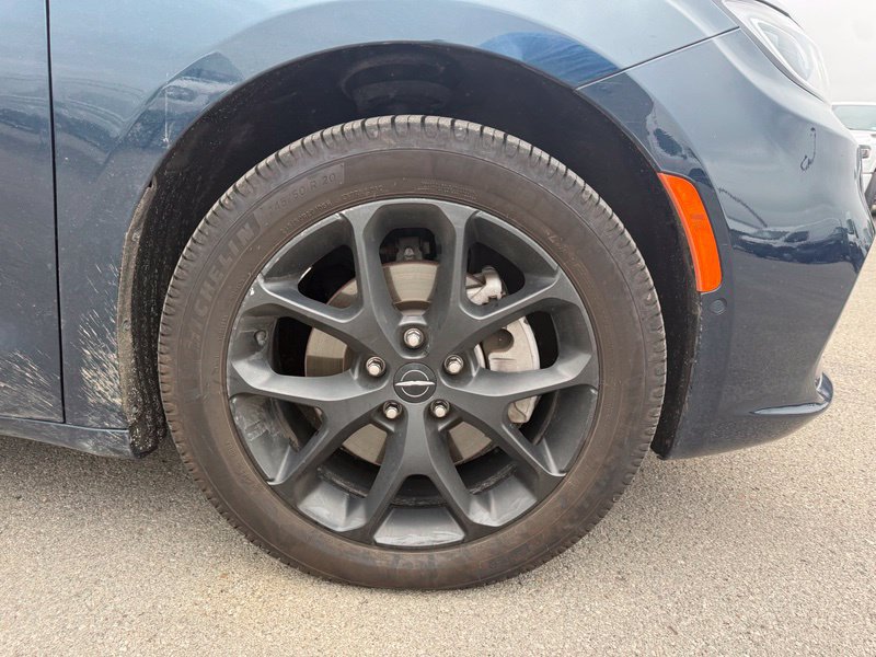 Used 2023 Chrysler Pacifica Limited w/ Uconnect Theater Family Group AWD/4WD image 15