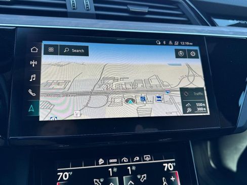 Used 2022 Audi e-tron Premium Plus w/ Premium Plus Package image 21