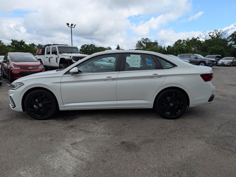 Used 2025 Volkswagen Jetta SE w/ Sunroof Package FWD image 6