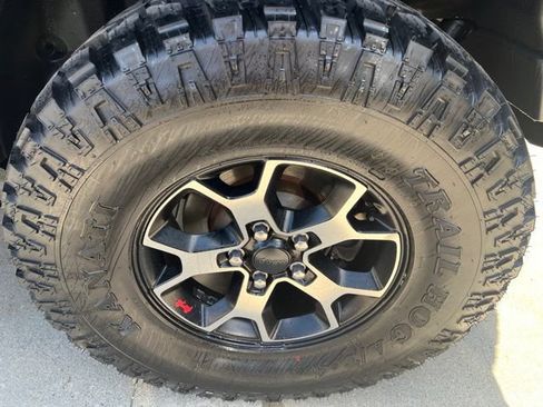 Used 2018 Jeep Wrangler Unlimited Rubicon w/ Dual Top Group AWD/4WD image 10