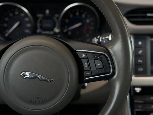 Used 2016 Jaguar XF Prestige image 22