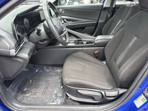 Used 2025 Hyundai Elantra SEL FWD image 29