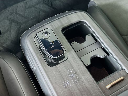 Used 2023 Nissan Ariya FWD image 25