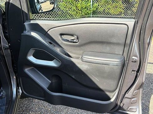 Used 2025 Nissan Frontier SV RWD image 35