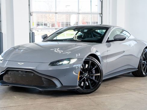 Used 2020 Aston Martin V8 Vantage Coupe RWD image 2