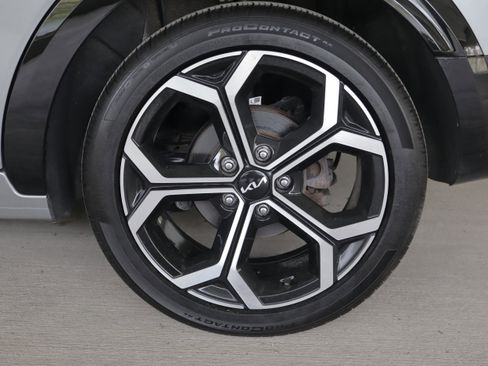 Used 2024 Kia Niro SX Touring FWD image 27