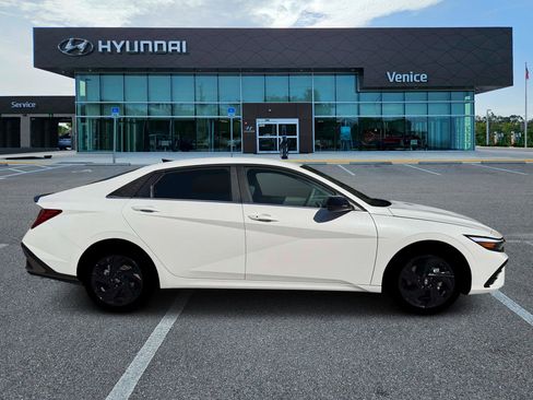 New 2026 Hyundai Elantra SEL Sport FWD image 9