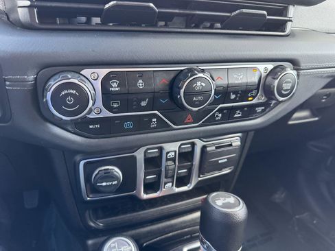 Used 2025 Jeep Wrangler Sahara w/ Safety Group image 17