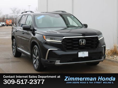 Certified 2023 Honda Pilot Touring image 3