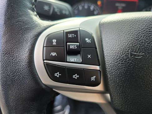 Used 2022 Ford Explorer XLT w/ Equipment Group 202A image 22