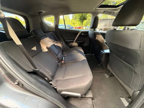 Used 2018 Toyota RAV4 XLE AWD/4WD image 25