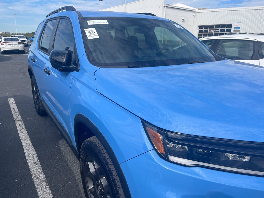 Used 2025 Honda Pilot TrailSport image 3